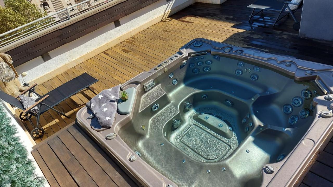 Atico De Lujo Con Jacuzzi Climatizado En Terraza Apartment Elche Exterior photo